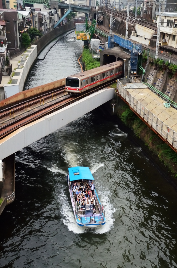 聖橋から神田川を望む