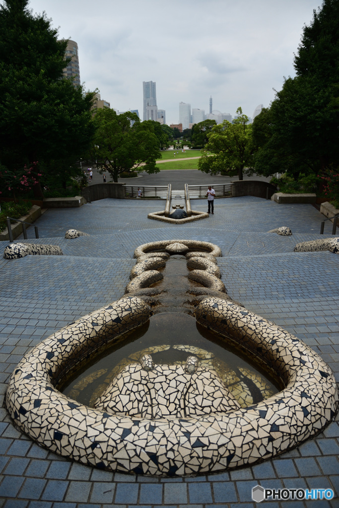 公園からみなとみらいを望む