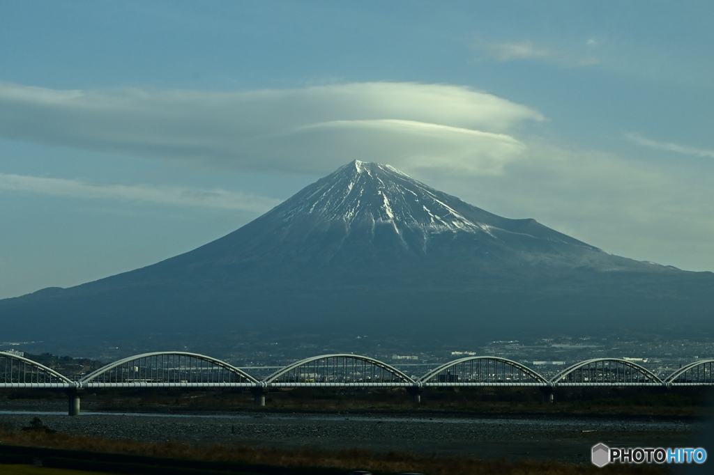鉄橋の隙間から