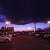 暗雲立ち込める駐車場