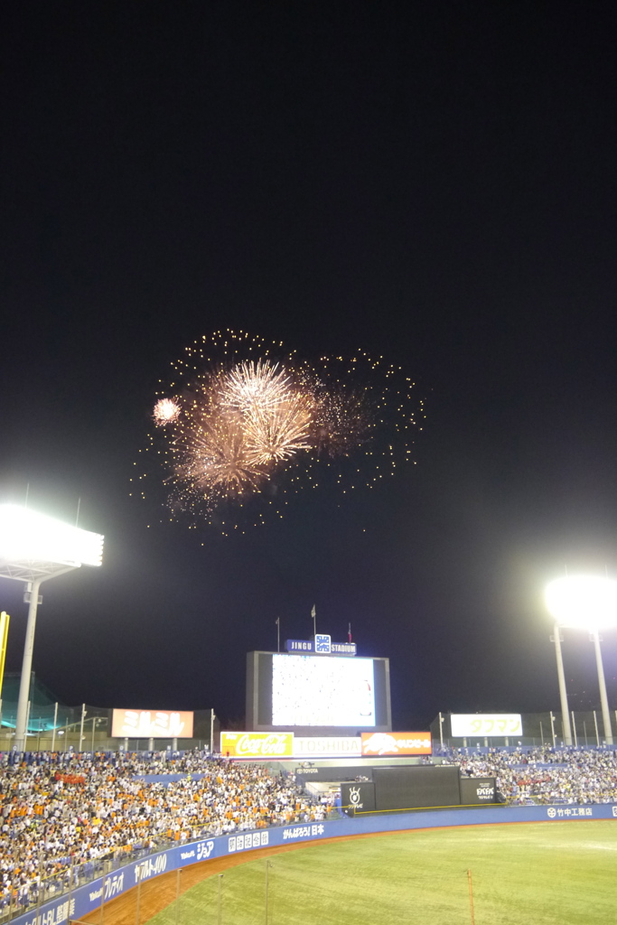 神宮球場　花火