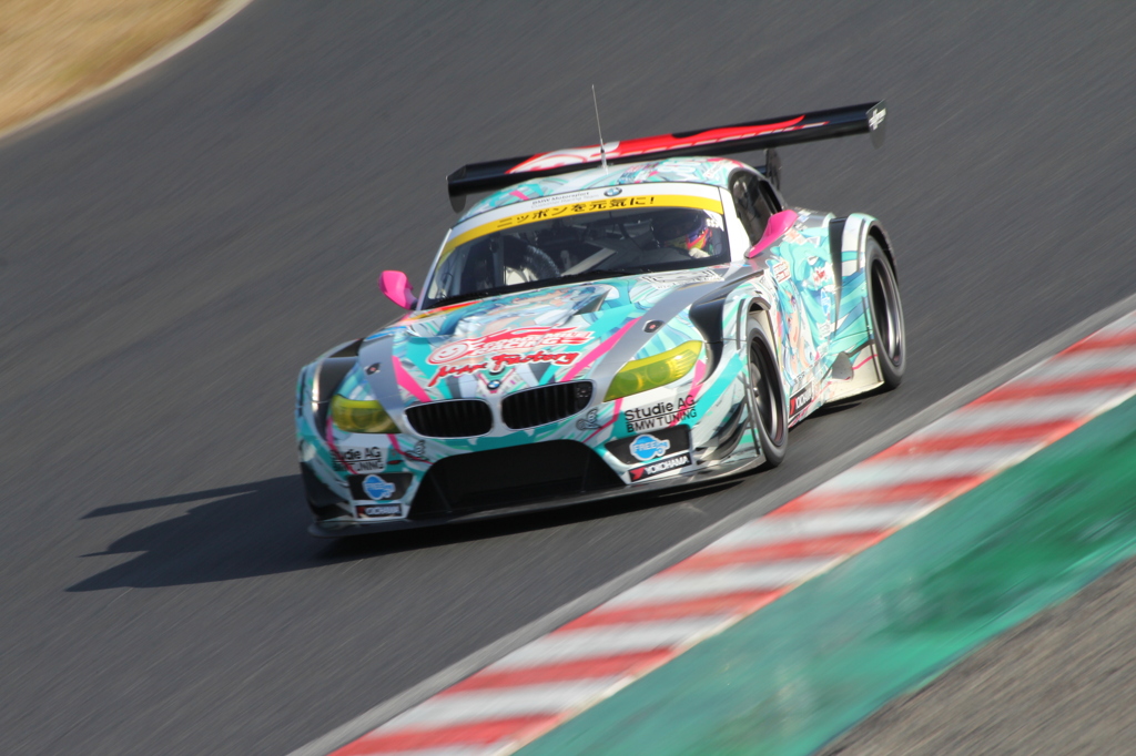 【SuperGT 2012 R1】GSR 初音ミク BMW_1