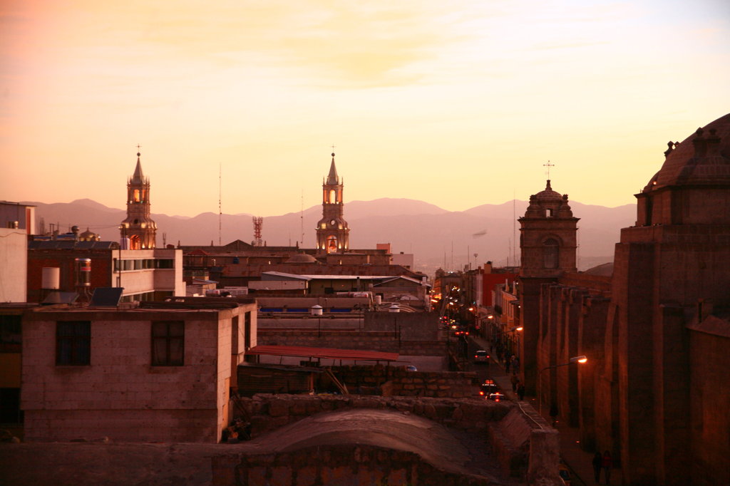 ピンクに染まる街。