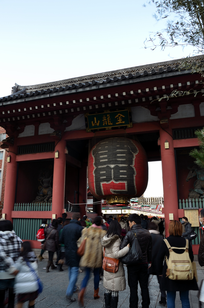 正月の浅草寺雷門