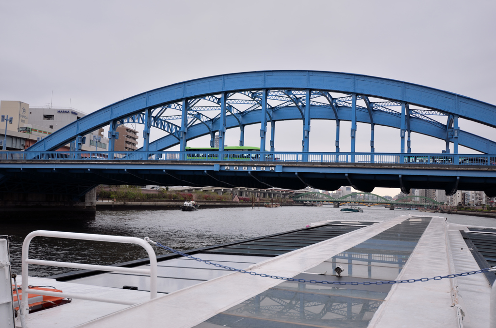 隅田川水上バス遊覧　－駒形橋－