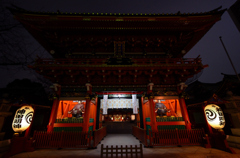 夜の神田明神門