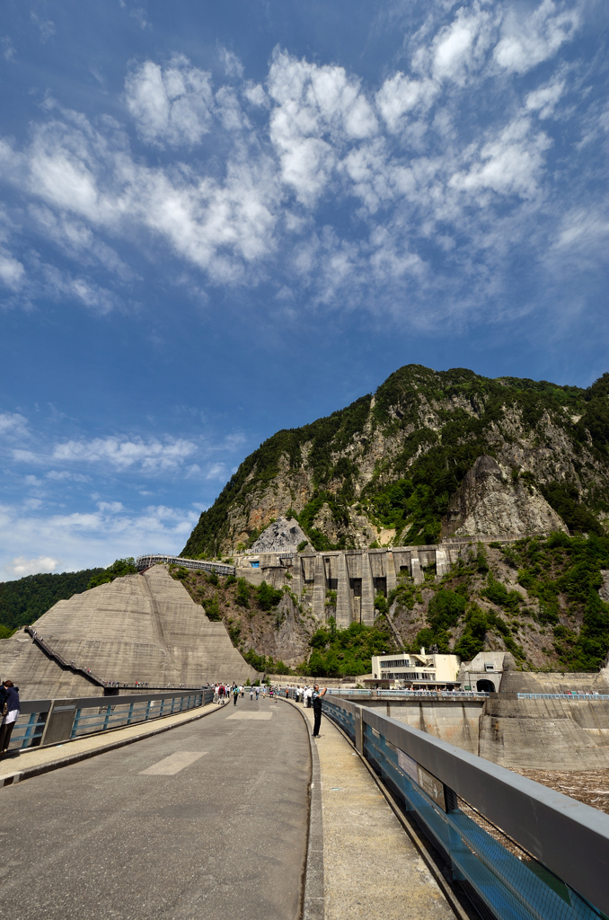 what a huge dam!