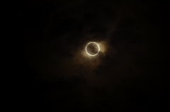 金環日食 (Gold Ring Solar Eclipse)