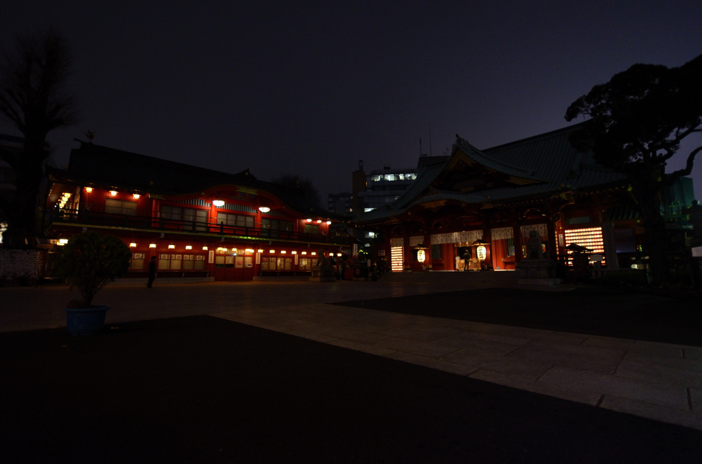 夜の神田明神境内