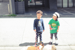 犬の散歩でお友達に会う。