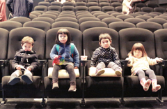 仲良し4人組ではじめて映画に行きました。
