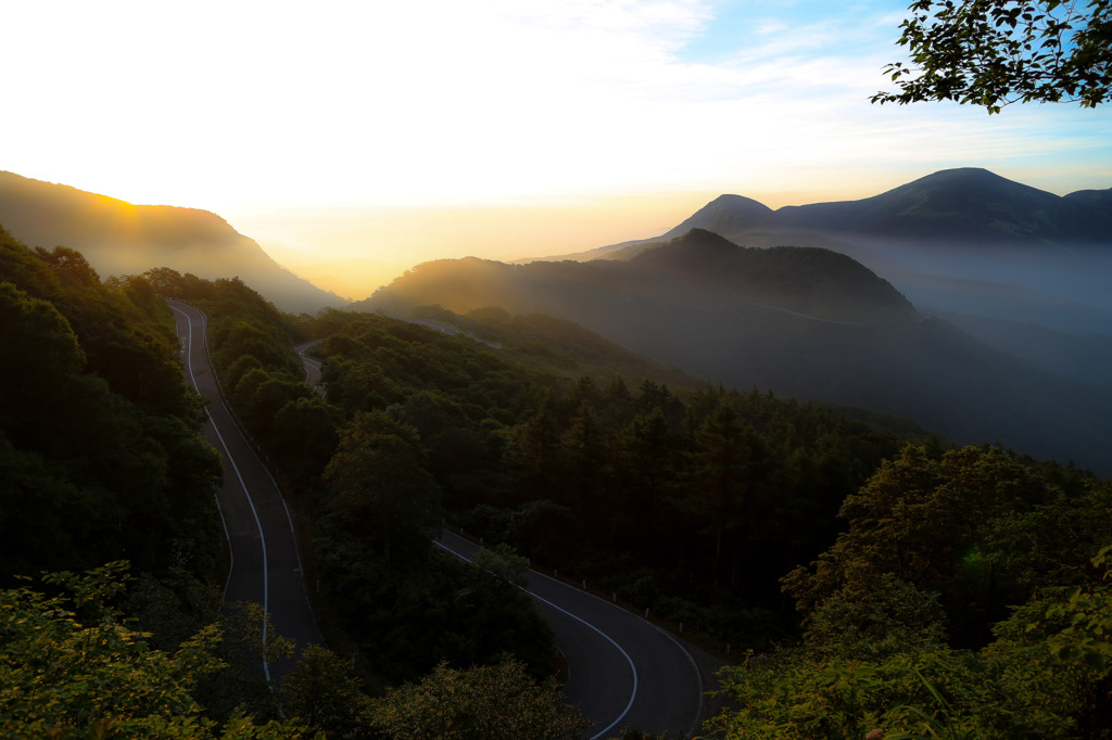 早朝、山