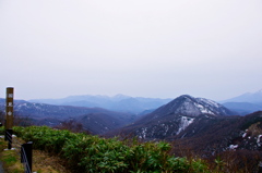 連なる山々