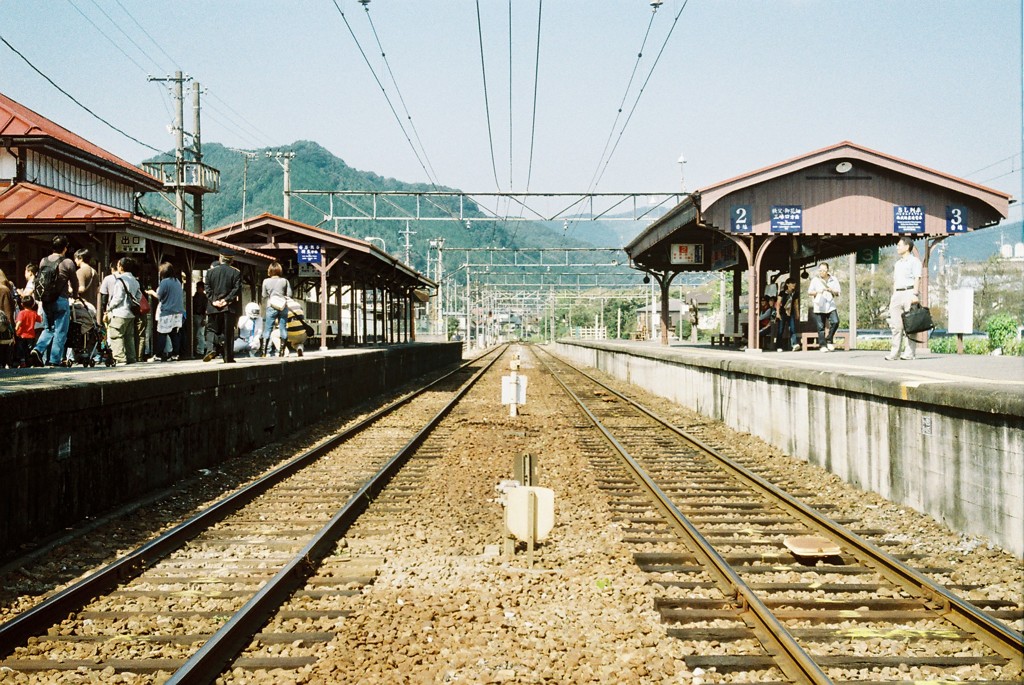様々な思いを運ぶ線路