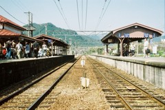 様々な思いを運ぶ線路