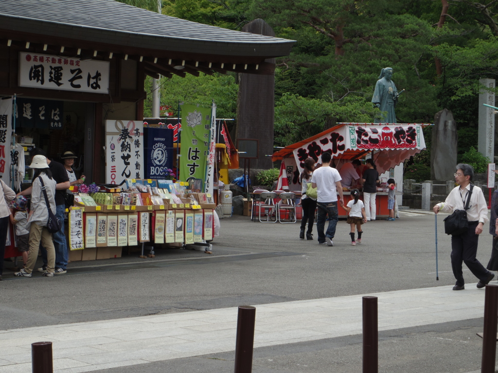 奥に見えるは土方歳三