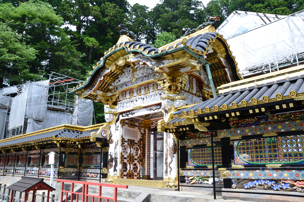 修理中の唐門（日光）