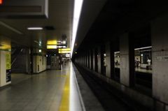 駅で
