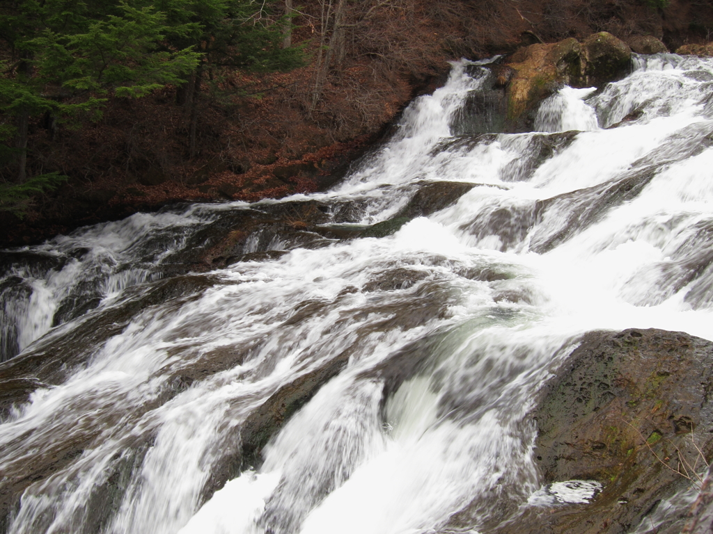 龍頭の滝(中流)