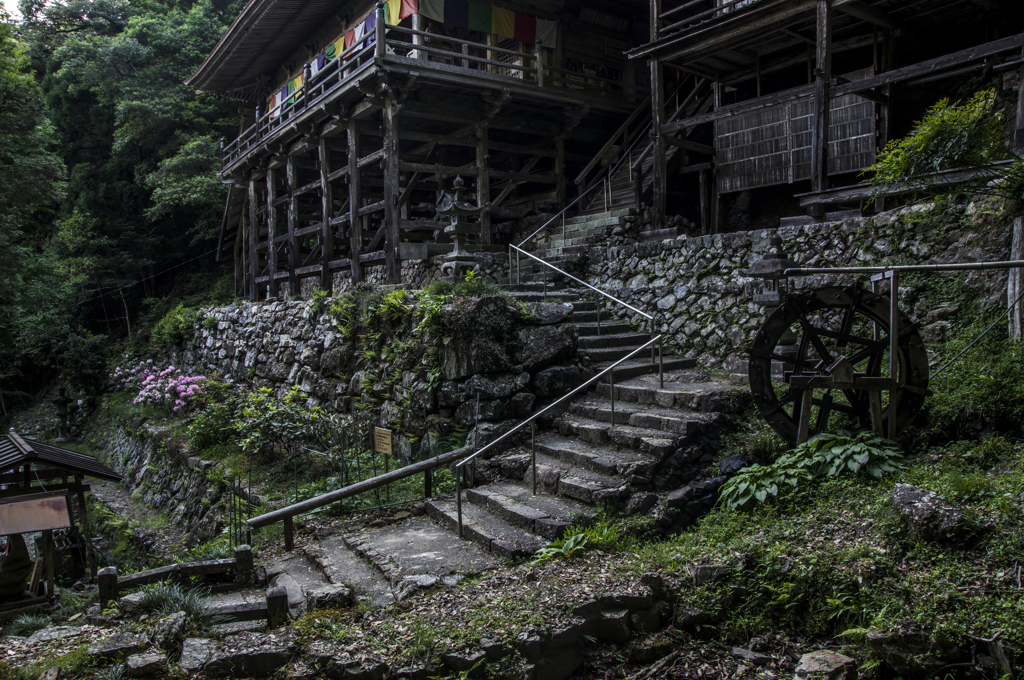 日龍峰寺本堂へ