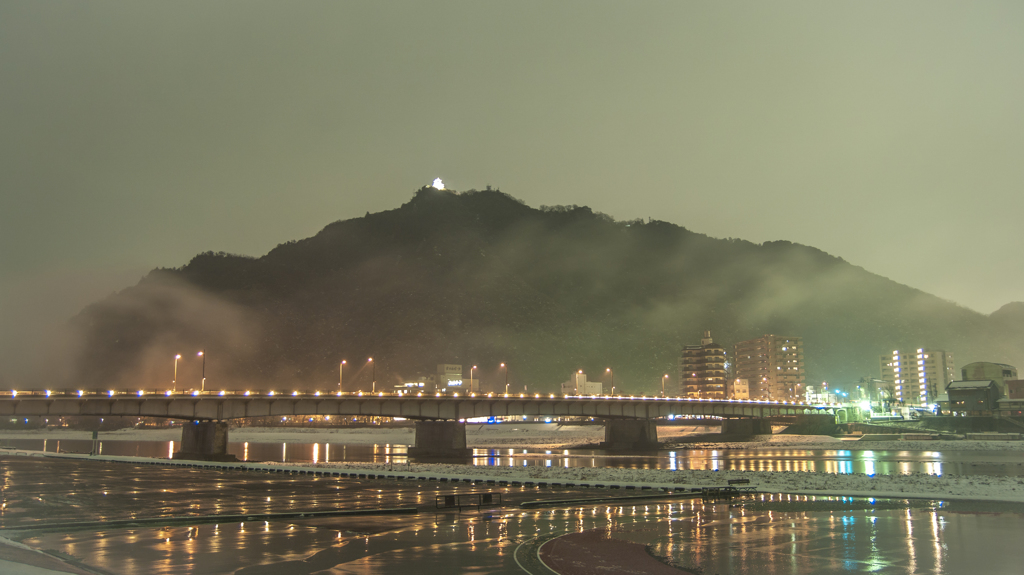 長良川の冬景色