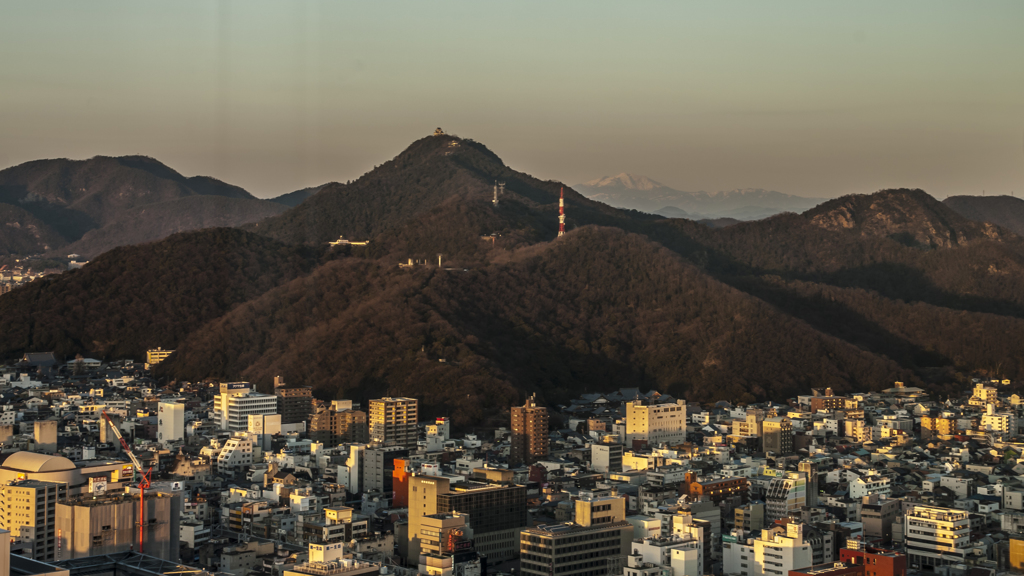 夕暮れの金華山（御嶽冬景色）