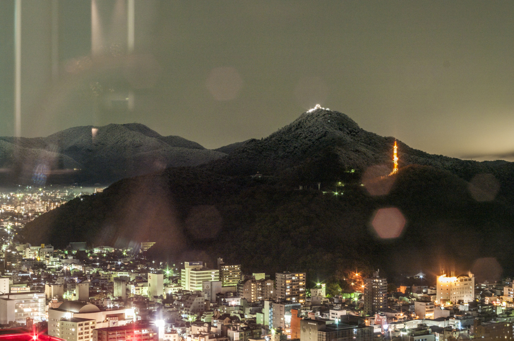 雨は夜更け過ぎに雪へと変わるだろう～♫