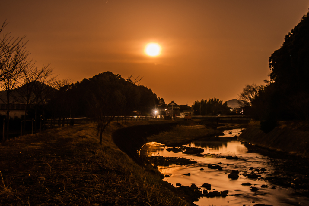 月夜の新境川（郷里の冬夜景）