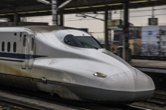 ホーム通過列車（下り）Z62