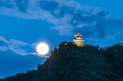 The Gifu castle and the full moon 水無月①