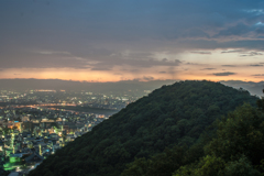 権現山と雨上がりの夕焼け