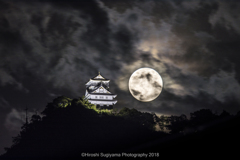 岐阜城と満月（ストロベリームーン）