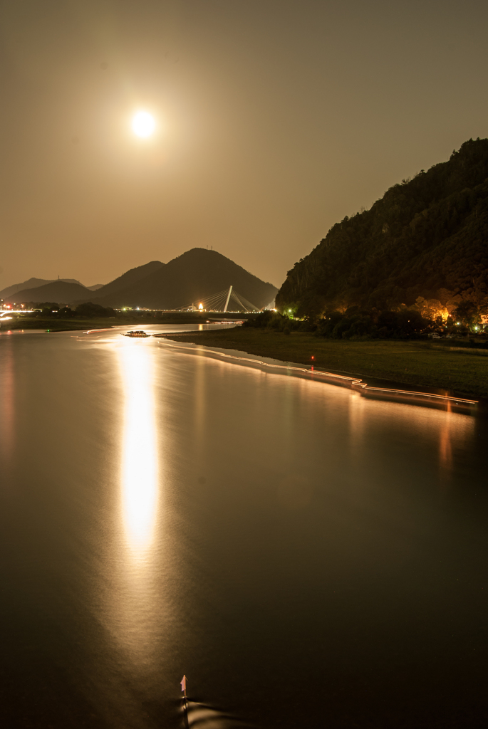 長良橋からの十六夜の月明かり
