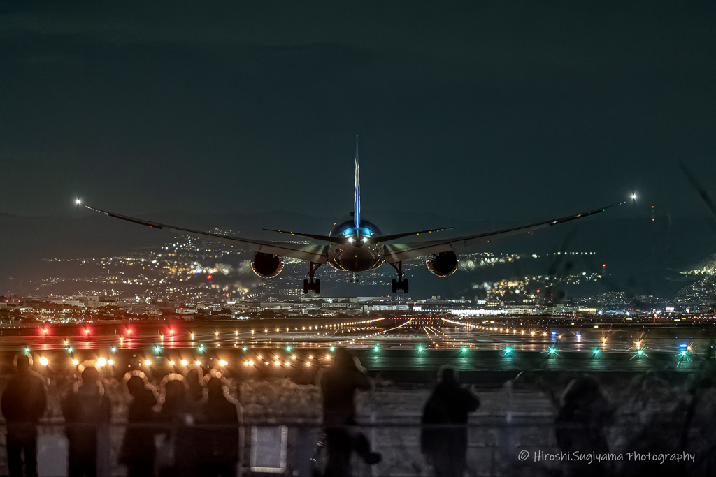 年末の伊丹空港千里川