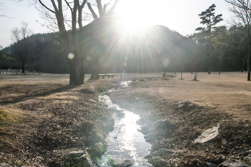 雨水の候　雪解の山里　小川のせせらぎ