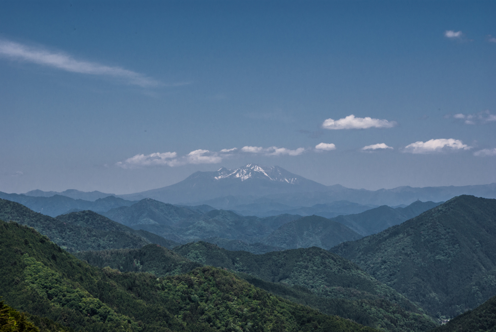 タラガ谷を山越えすると御岳山が・・・