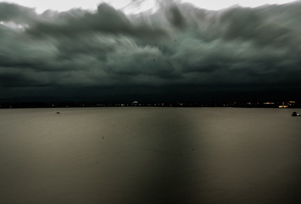 柴山潟にかぶる雲