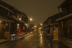 川原町（小雪舞う夜）