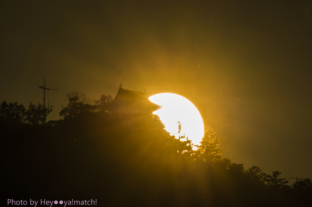 山城に沈む夕陽