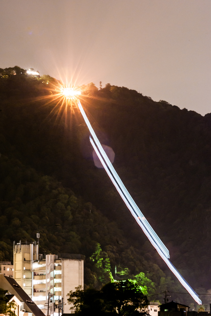 金華山ロープウェーの夜間営業（ライトアップ）