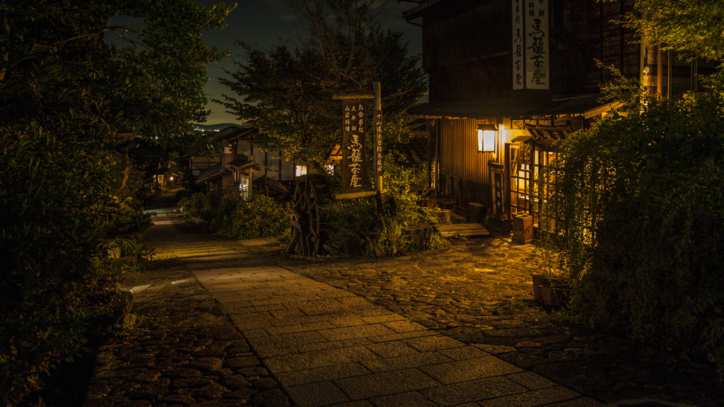 月夜の馬籠宿