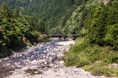 高見地区上流の大知摩吊橋