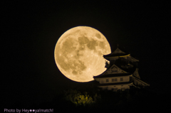 スーパームーンの夜（岐阜城と満月）2015