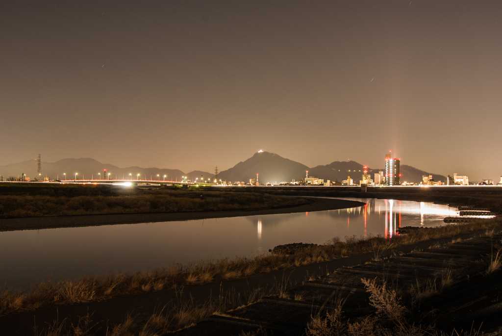 金華山と大縄場大橋