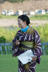 総合司会のお姉さん
