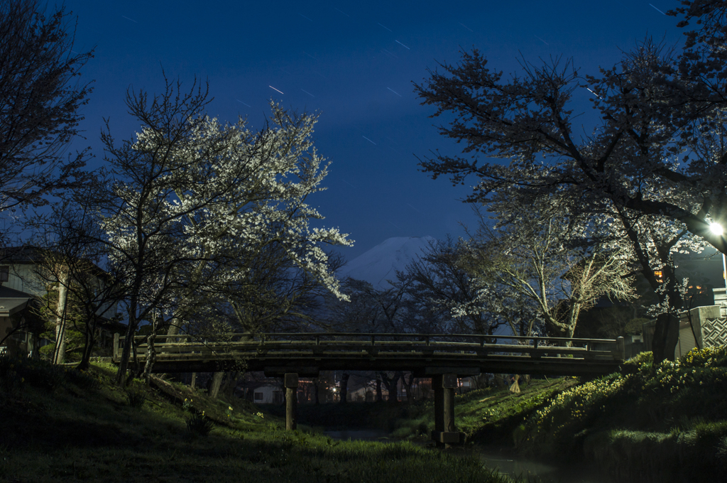 忍野の夜明け前