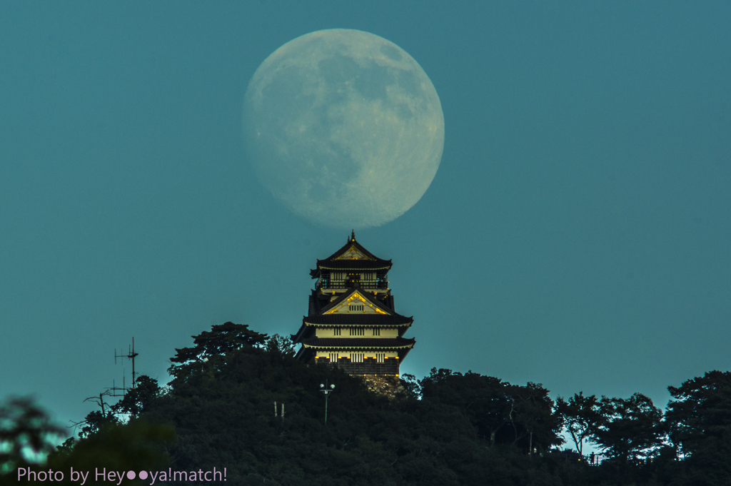 立秋とはいえ真夏の十三夜月