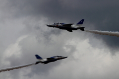 ブルーインパルス　空中交差