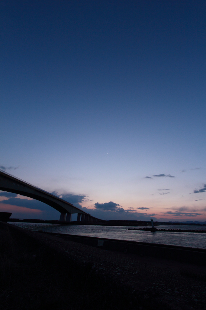 今切口の夕空