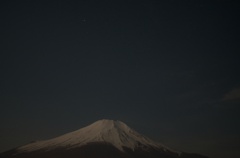 富士山の上に輝く木星